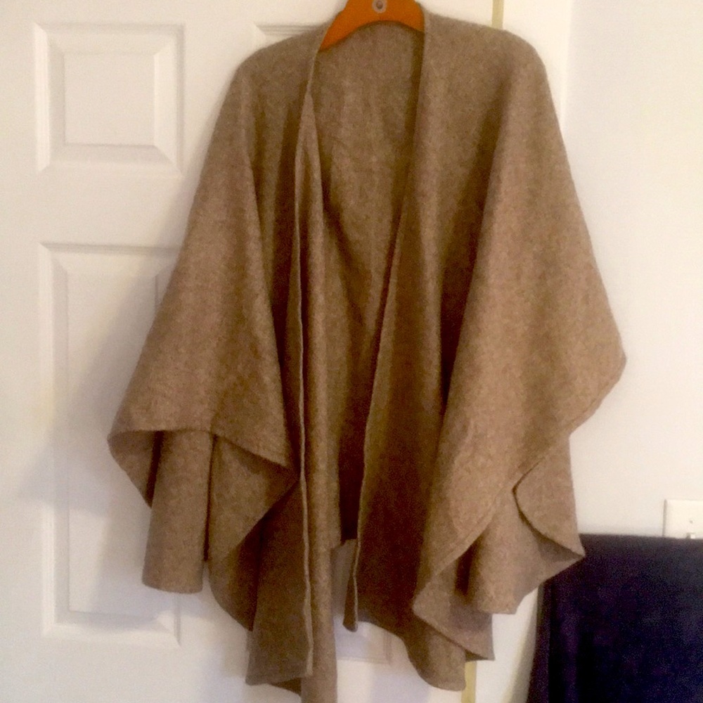 Gray-brown shawls